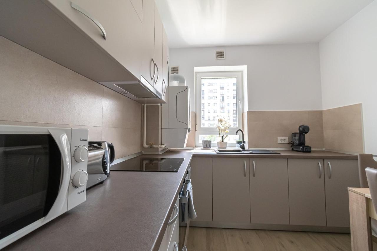 Apartment Krone - New Development Near Mall Coresi With Free Parking *