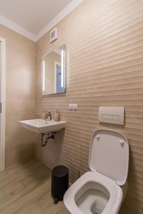 Krone - New Development Near Mall Coresi With Free Parking Apartment *